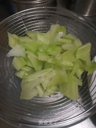 西芹百合的做法步骤：9