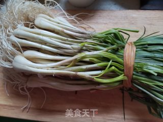 腊肉炒藠头的做法步骤：1