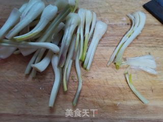 腊肉炒藠头的做法步骤：2