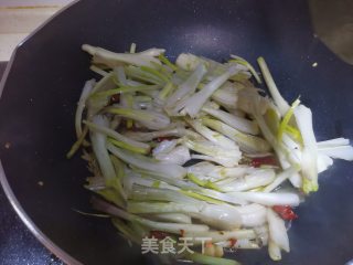 腊肉炒藠头的做法步骤：8