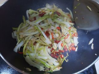 腊肉炒藠头的做法步骤：10
