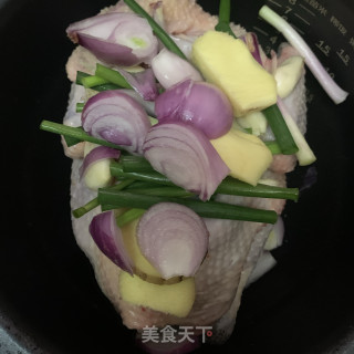 电饭煲焖鸡的做法步骤：3
