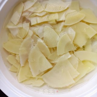 荷兰豆炒冬笋的做法步骤：6