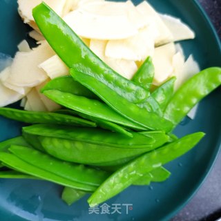 荷兰豆炒冬笋的做法步骤：10