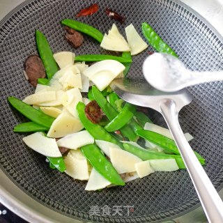 荷兰豆炒冬笋的做法步骤：13