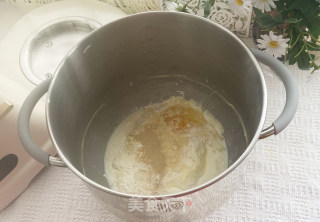 肉松满满巨柔软！奶香肉松小餐包~的做法步骤：2