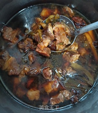 白菜干丝金针菇烩牛肉的做法步骤：2