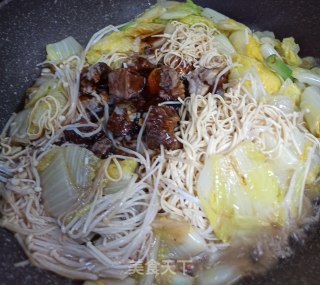白菜干丝金针菇烩牛肉的做法步骤：4