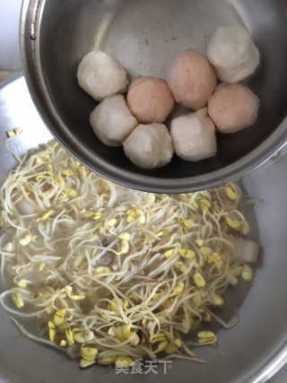 双丸肉片黄豆芽汤的做法步骤：6