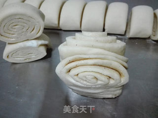 方形五香大花卷（一次发酵）的做法步骤：5