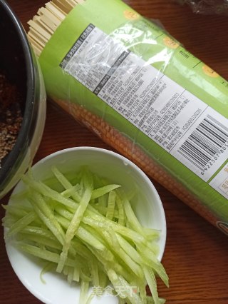 酸辣面的做法步骤：2