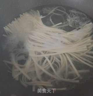 酸辣面的做法步骤：3