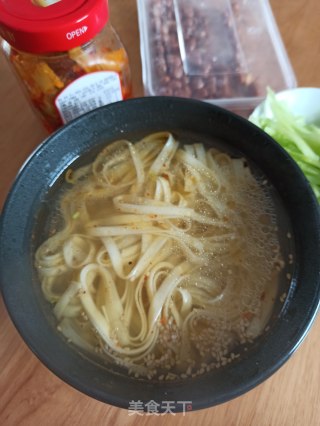 酸辣面的做法步骤：4