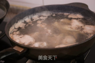 莲藕花生排骨鸡爪汤+酒酿南瓜+皮蛋豆腐的做法步骤：4