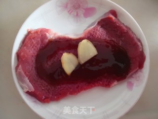 煎牛排的做法步骤：3