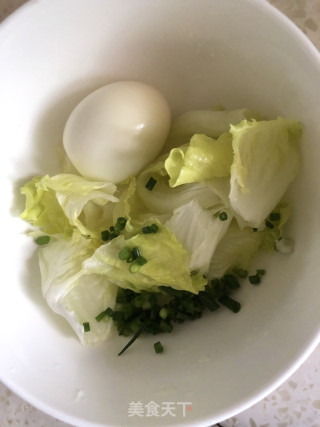 青菜叶肉丸子汤的做法步骤：1