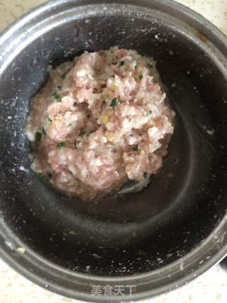 青菜叶肉丸子汤的做法步骤：2