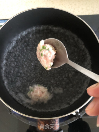 青菜叶肉丸子汤的做法步骤：3