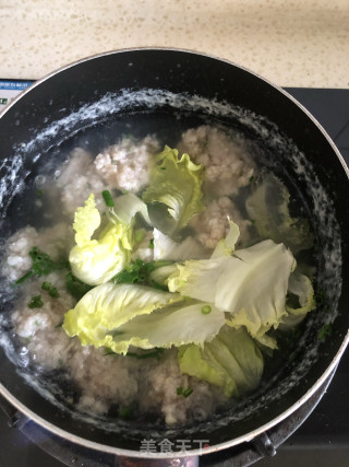 青菜叶肉丸子汤的做法步骤：5