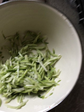 儿菜丝拌牛肉的做法步骤：3