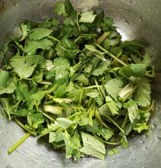 香菜摊鹅蛋的做法步骤：1