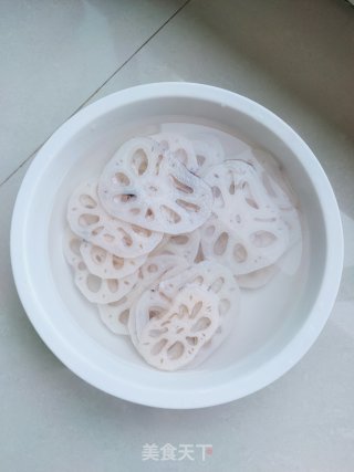 糖醋藕片的做法步骤：4