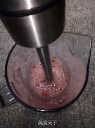 鲜榨草莓汁的做法步骤：3