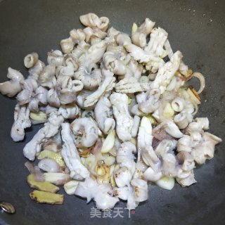 爆炒猪生肠的做法步骤：12