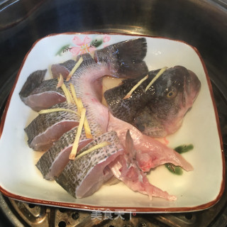 清蒸鲈鱼的做法步骤：3