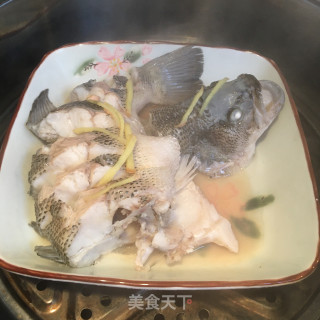 清蒸鲈鱼的做法步骤：6