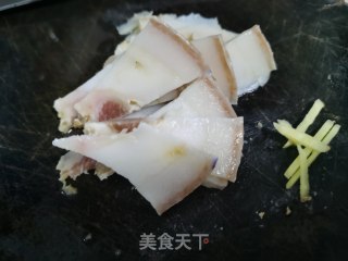 腊肉烧笋的做法步骤：2