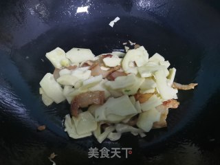 腊肉烧笋的做法步骤：5