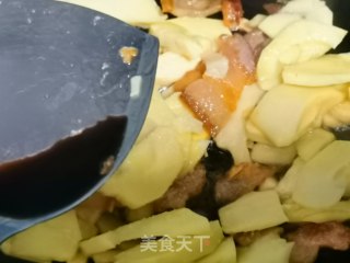 腊肉烧笋的做法步骤：6