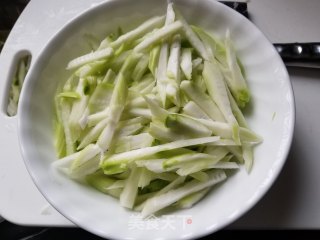 鲜拌榨菜的做法步骤：1
