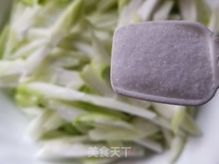 鲜拌榨菜的做法步骤：2