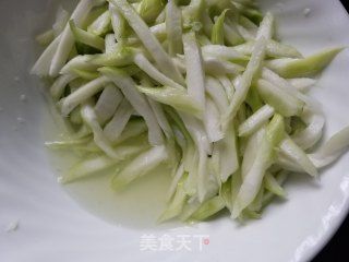 鲜拌榨菜的做法步骤：3