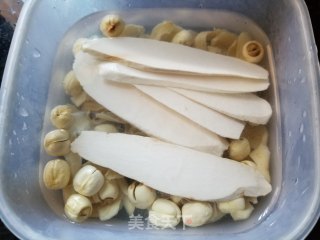冬瓜盅的做法步骤：1