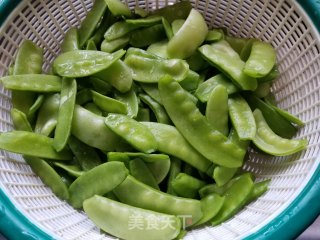 腊肉蘑菇炒荷兰豆的做法步骤：1