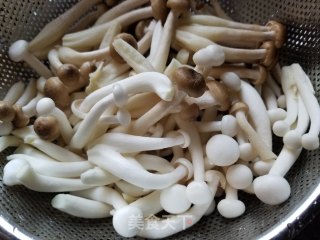 腊肉蘑菇炒荷兰豆的做法步骤：3