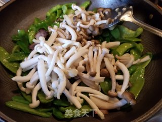 腊肉蘑菇炒荷兰豆的做法步骤：7