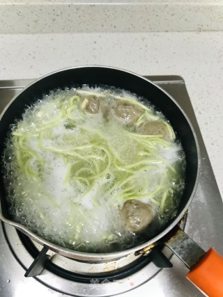 牛肉丸菠菜面的做法步骤：4