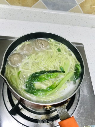 牛肉丸菠菜面的做法步骤：7