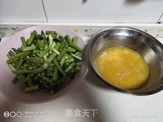 鸡蛋炒芦笋的做法步骤：1