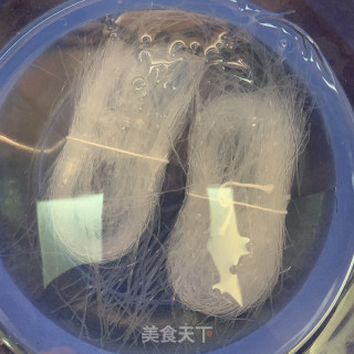 蒜蓉粉丝蒸元贝的做法步骤：1