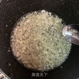 蒜蓉粉丝蒸元贝的做法步骤：5