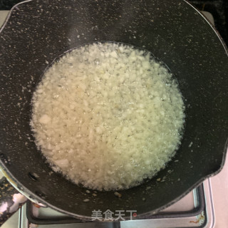 蒜蓉粉丝蒸元贝的做法步骤：6