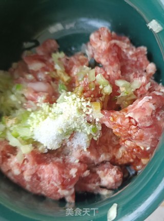 “酸甜开胃菜”菠萝咕咾肉丸的做法步骤：6