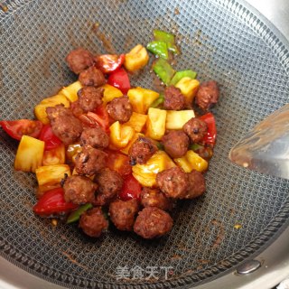 “酸甜开胃菜”菠萝咕咾肉丸的做法步骤：25