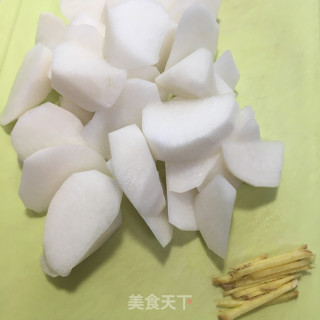 萝卜烧牛筋的做法步骤：1
