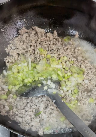 家常炸酱面的做法步骤：2